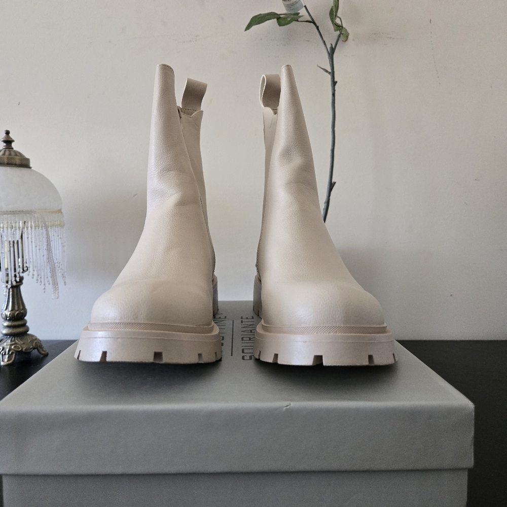 Pretty Little Thing Rain Boots